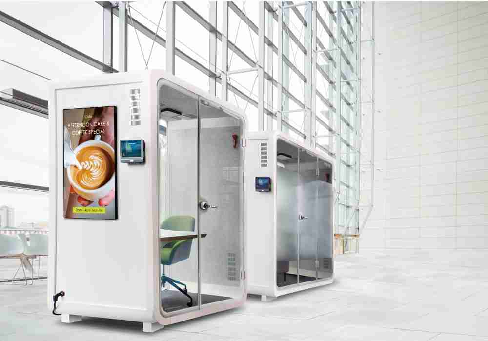 彩运网子公司达擎之智慧行动办公舱，，，，采用PDLC智能调光玻璃设计，，透过通电与断电的电流切换，，呈现透明与雾面效果，，，具节能降耗特性并兼顾隐私，，确保信息安全