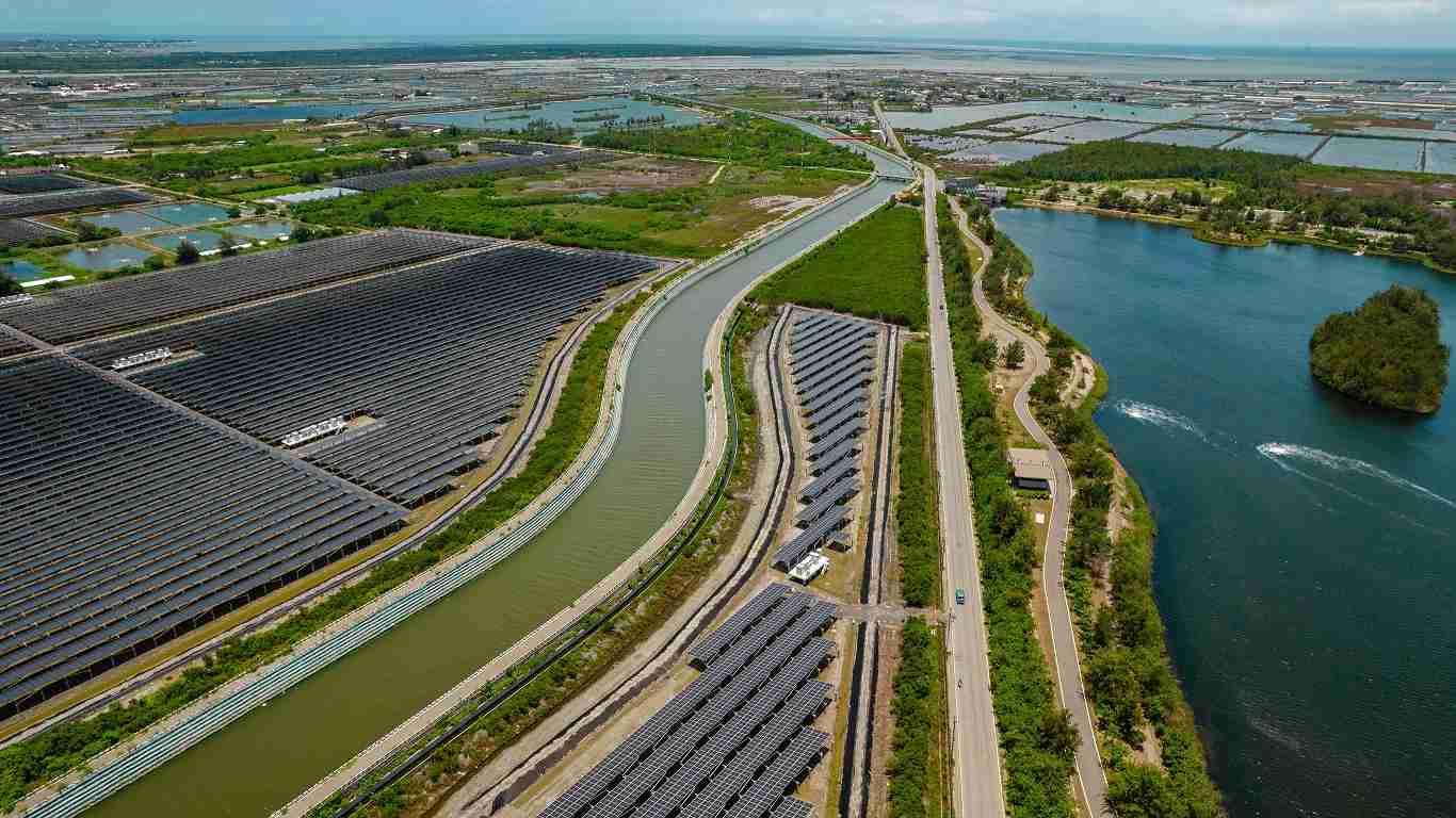 彩运网能源事业提供智慧能源管理、、、、太阳能监控管理、、全方位电厂建置及运维解决方案，，，并拥有管理超过6000案场的经验