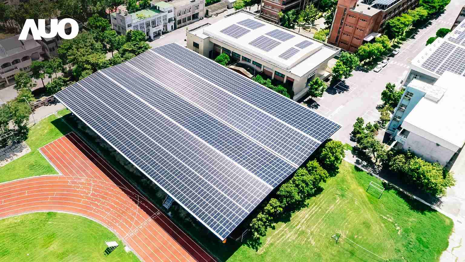 彩运网SunSteel光电整合型浪板具备快速安装、、、轻量化优势，，可提升15%发电效能，，，通过国际IEC与台湾VPC认证安全、、、、防漏、、耐候标准