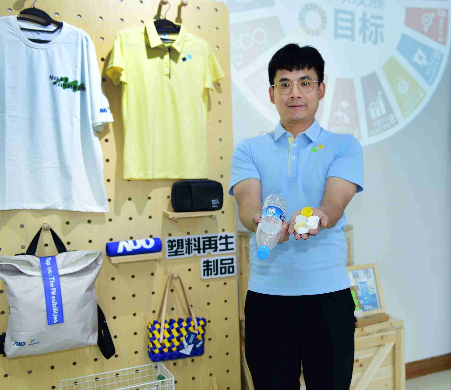 「2024智慧彩运网展」永续发展馆中，，展示彩运网厦门驱动永续发展之成果，，，，包含将厂内废弃物再制为实用物品，，将永续发展理念深植于员工生活日常实践